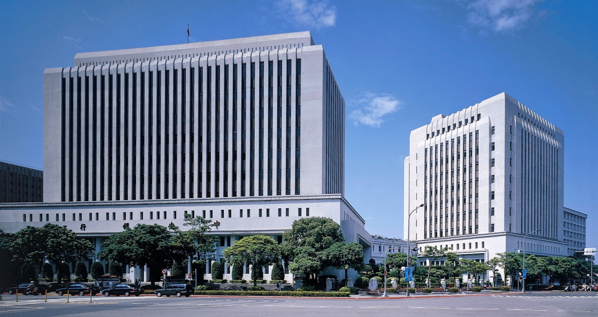 中央銀行啟動新臺幣鈔券改版，以確保鈔券防偽技術與國際接軌，並符合永續發展趨勢。（圖片來源：中央銀行臉書）