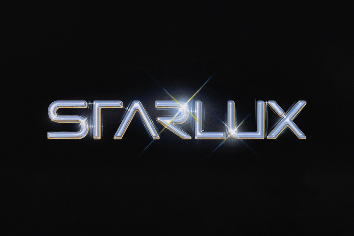 星宇航空 X 空山基重磅聯名！飛機金屬鏡面塗裝、機上備品到安全影片，將「機械美學」融入飛行