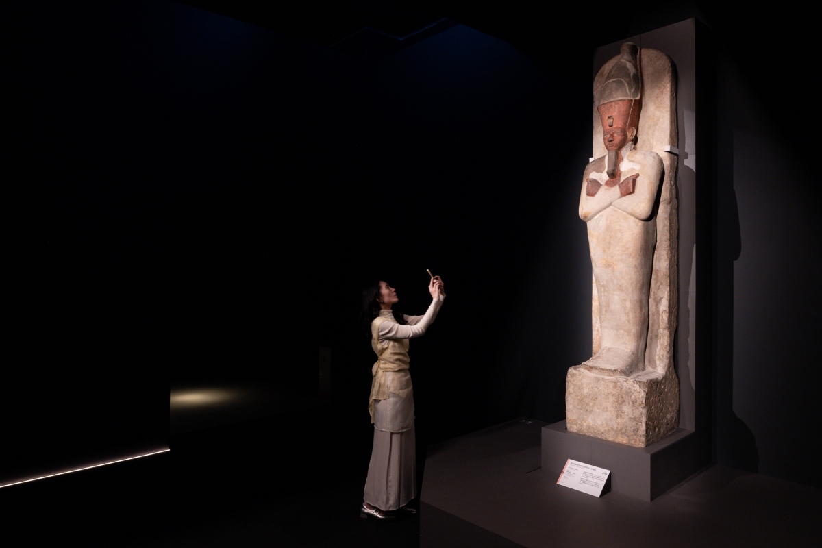 《埃及之王：法老》第七單元「永生」，展品〈歐西里斯造型的阿蒙霍特普一世雕像〉。（圖片提供：奇美博物館）