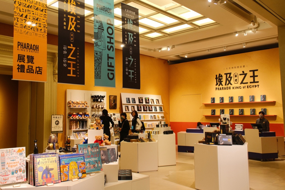 奇美博物館以法老為主題規劃多元商品，從實用的生活用品，到展覽延伸的埃及知識書叢一應俱全，品項超過150種。（攝影：Izzie Pang@La Vie）