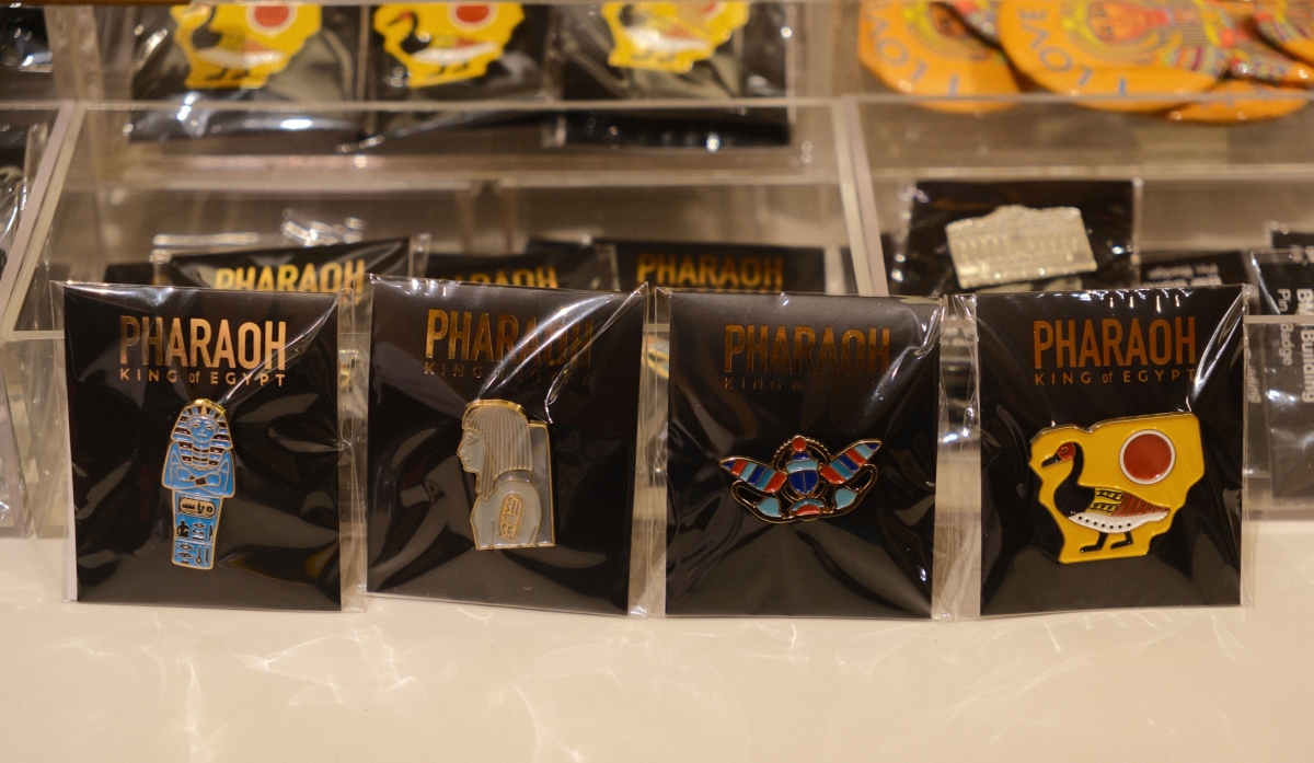 《埃及之王：法老》特展商品，造型徽章（全系列），共有4款：《「拉神之子」浮雕殘片》、《沙布提俑》、《塞提二世》、《聖甲蟲飾品》，每款200元（攝影：Izzie Pang@La Vie）