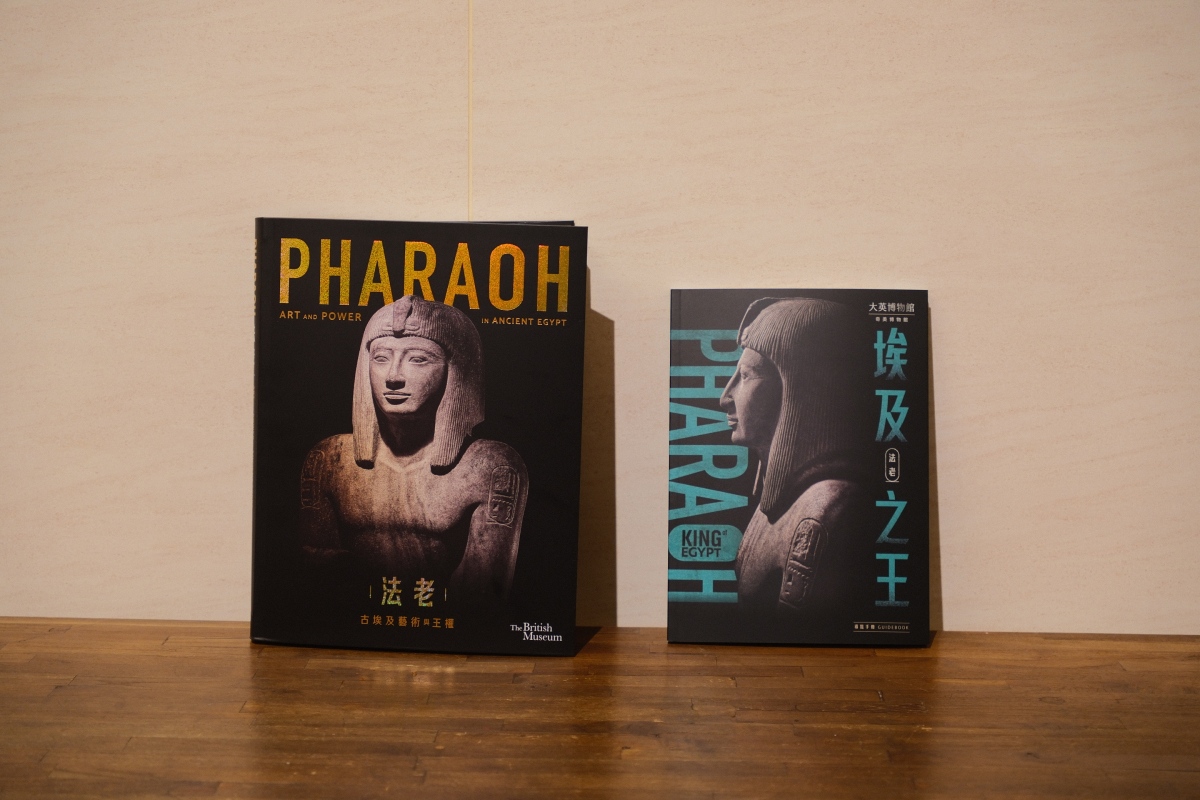 開展後至2月28日前，同時購買專書及導覽手冊者將贈送限定托特包提袋。（攝影：Izzie Pang@La Vie）