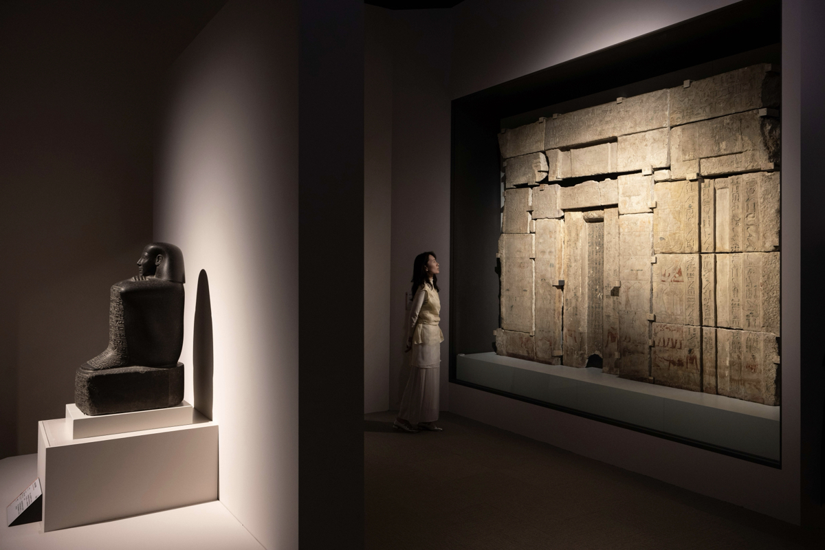 奇美博物館《埃及之王：法老》4件必看展品！大英博物館策展人親挑石雕、文書、聖甲蟲等文物