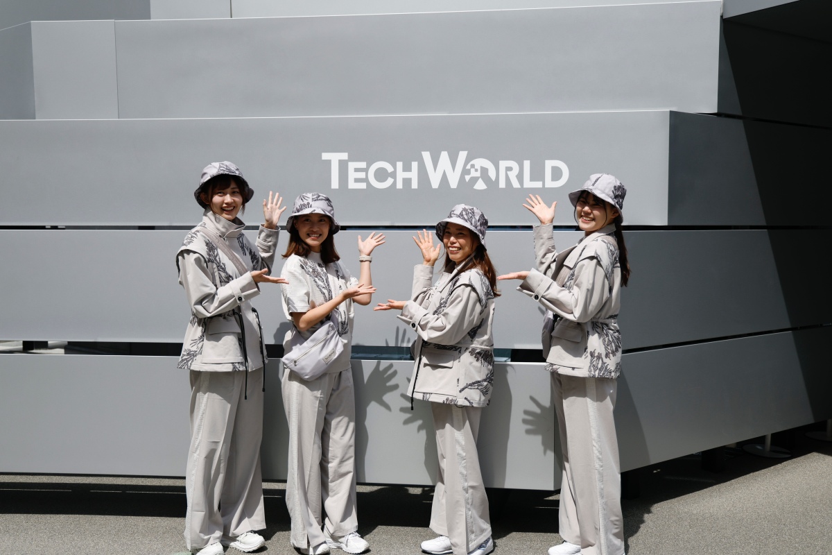 穿著制服的導覽人員（圖片來源：TECH WORLD）