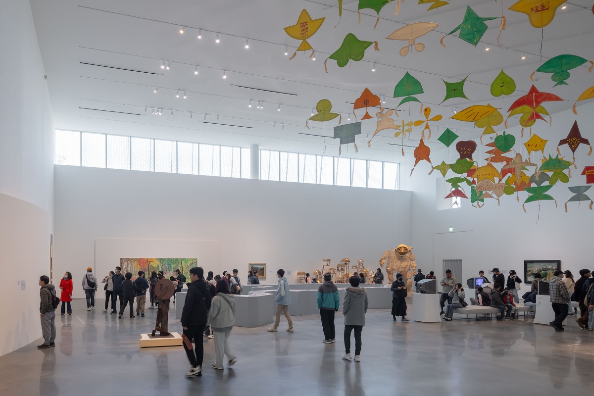 中美館1開館首展「萬物的邀約A Call of All Beings _ See you tomorrow, same time, same place.」展覽現場。（圖片提供：中美館、攝影：Iwan Baan）