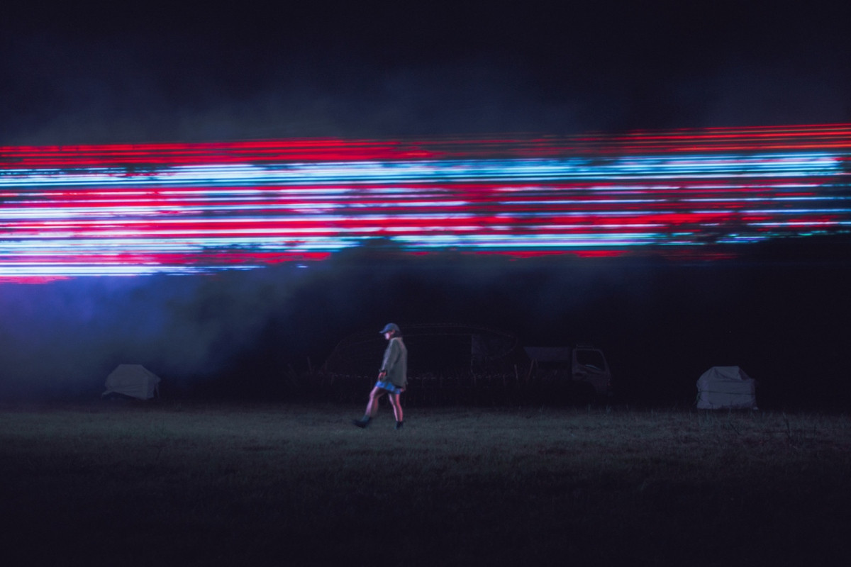 光束轉化空間結構，供參與者在虛實交錯的動態維度中，行使屬於自己的小動作。（圖片提供：草率季）