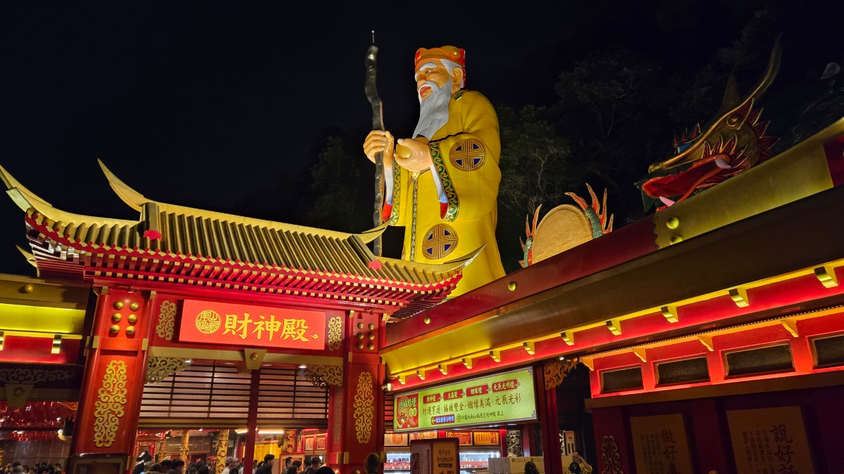 烘爐地的巨大土地公。（圖片提供：姚瑞中）