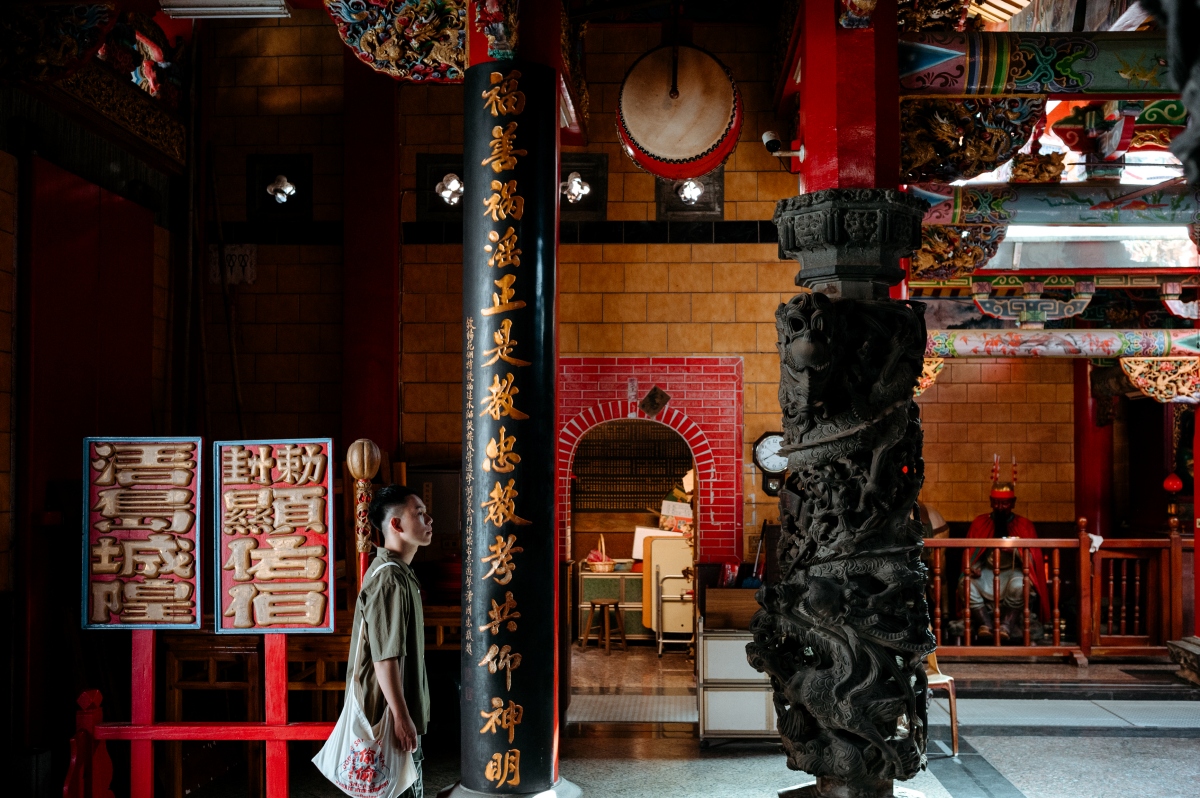 王胤卓拍攝於浯島城隍廟。（圖片提供：陳彥霖）