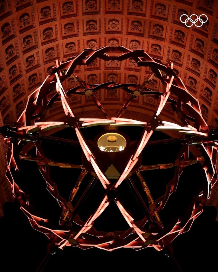 2026米蘭冬奧「聖火台」設計！以太陽為意象打造，致敬達文西繩結幾何與自然交織之美