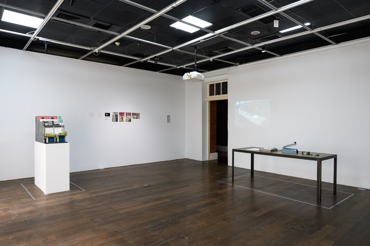 國家氧《糙》與《Arther，未實現的計劃模型》（圖片提供：台北當代藝術館，攝影：ANPIS FOTO 王世邦）