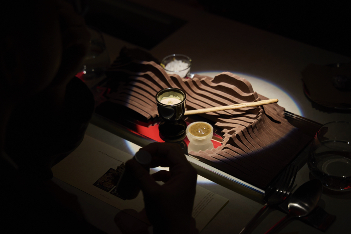 台北酒吧unDer Lab「沙漠中的水母」2026風味套餐酒單！調酒、小食共織超現實異域體驗