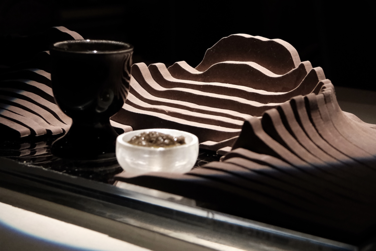 台北酒吧unDer Lab「沙漠中的水母」2026風味套餐酒單！調酒、小食共織超現實異域體驗