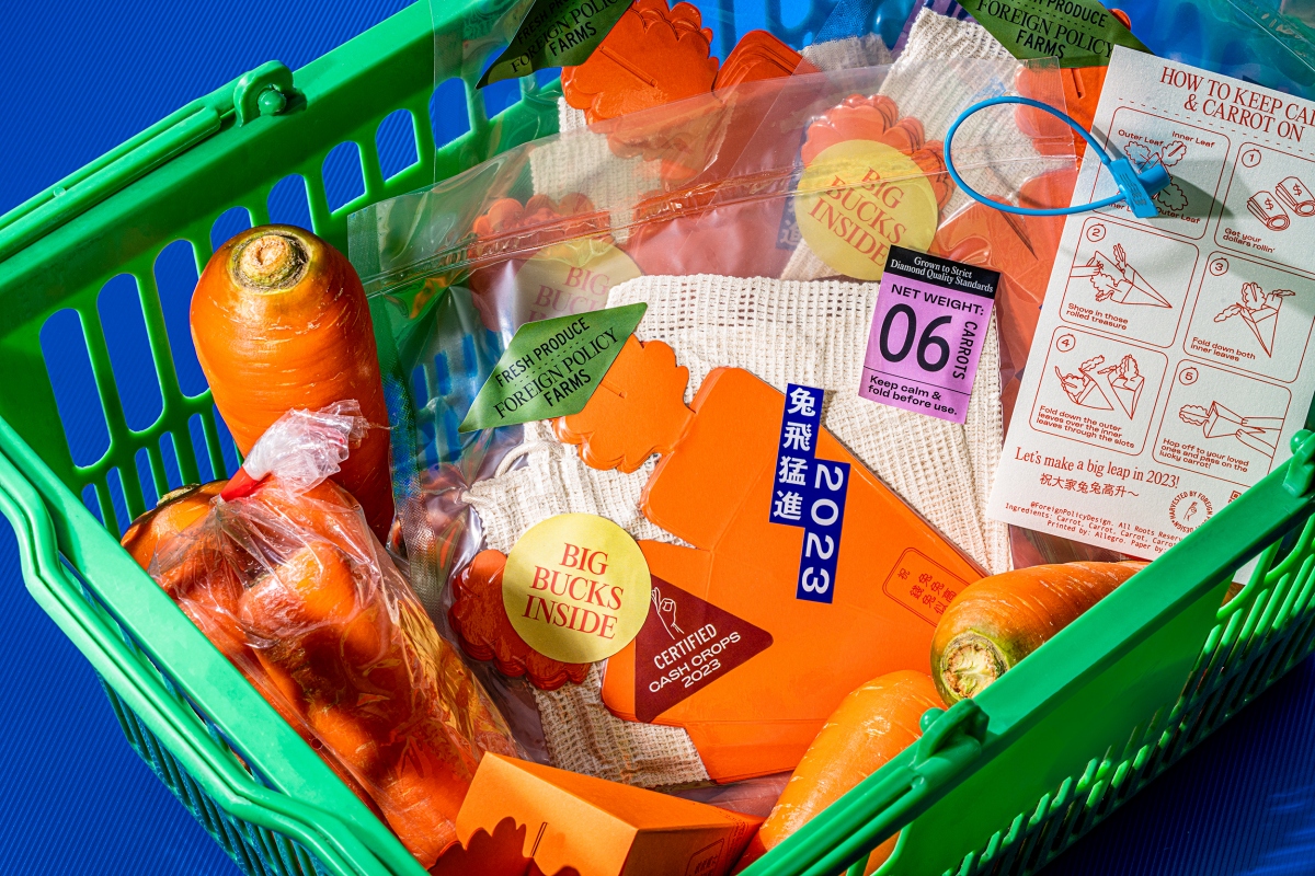 2023兔年做成胡蘿蔔立體紅包，摺紙結構當初實驗非常久。（攝影：THE GENTLE STUDIO）