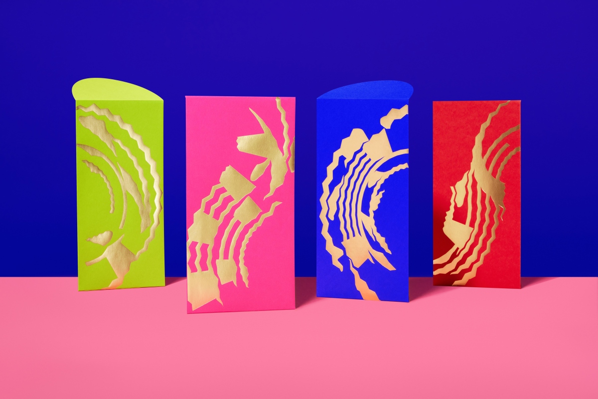 從紙老虎到紅包上的中文字型，都緊扣皺褶、拉長的概念。（攝影：Studio OOOZE）