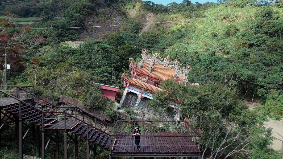 嘉義梅山「傾斜廟」太和振興宮舊址。（攝影：露天小劇場）