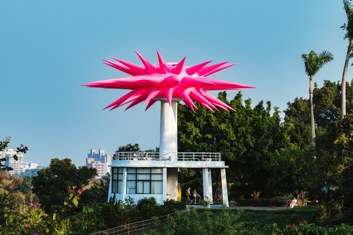  Crown 冠｜Steve Messam。展覽地點：高雄果嶺自然公園圓塔、展覽期間：即日起至4月6日。（圖片提供：高雄市文化局）