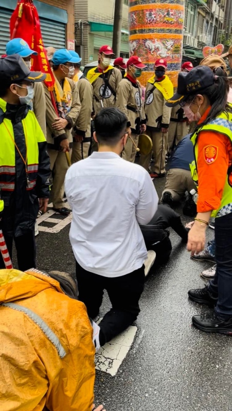 鑽轎底（圖片提供：馮國瑄）