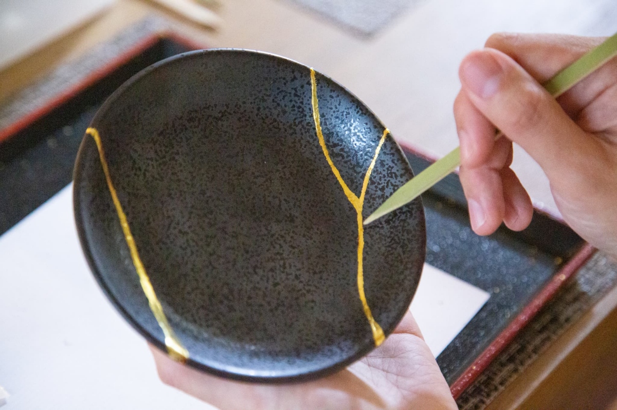 客房備有介紹9項京都日常之美的當地體驗地圖，包含清晨清水散步、金繼、喫茶文化等活動，透過在地體驗豐富住宿者的停留時光。（圖片來源：株式会社良品計画）