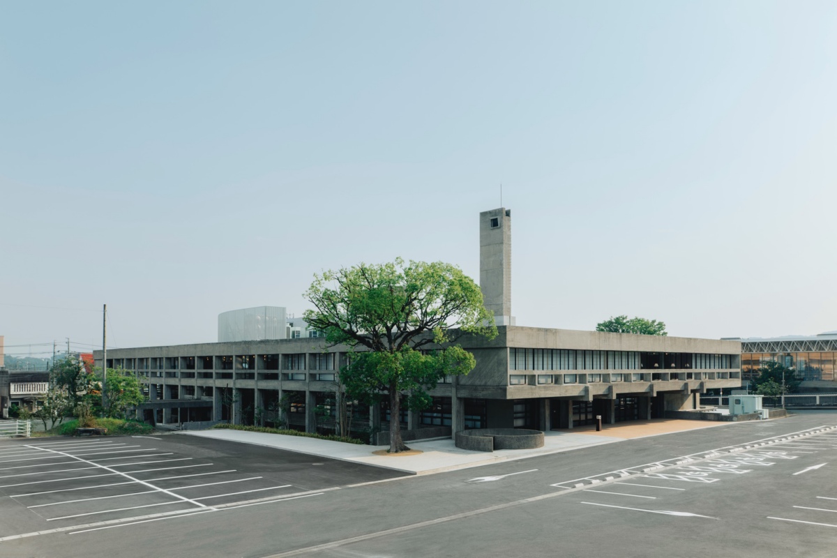 舊上野市政廳變身 SAKAKURA BASE複合建築空間。（圖片來源：泊船）