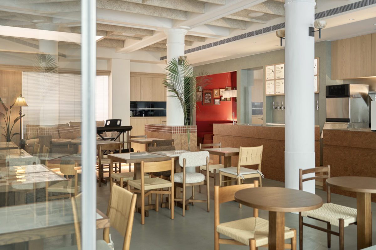 台北「Local Local Park」全日餐酒館，結合泰式餐桌、現場駐唱的城市客廳