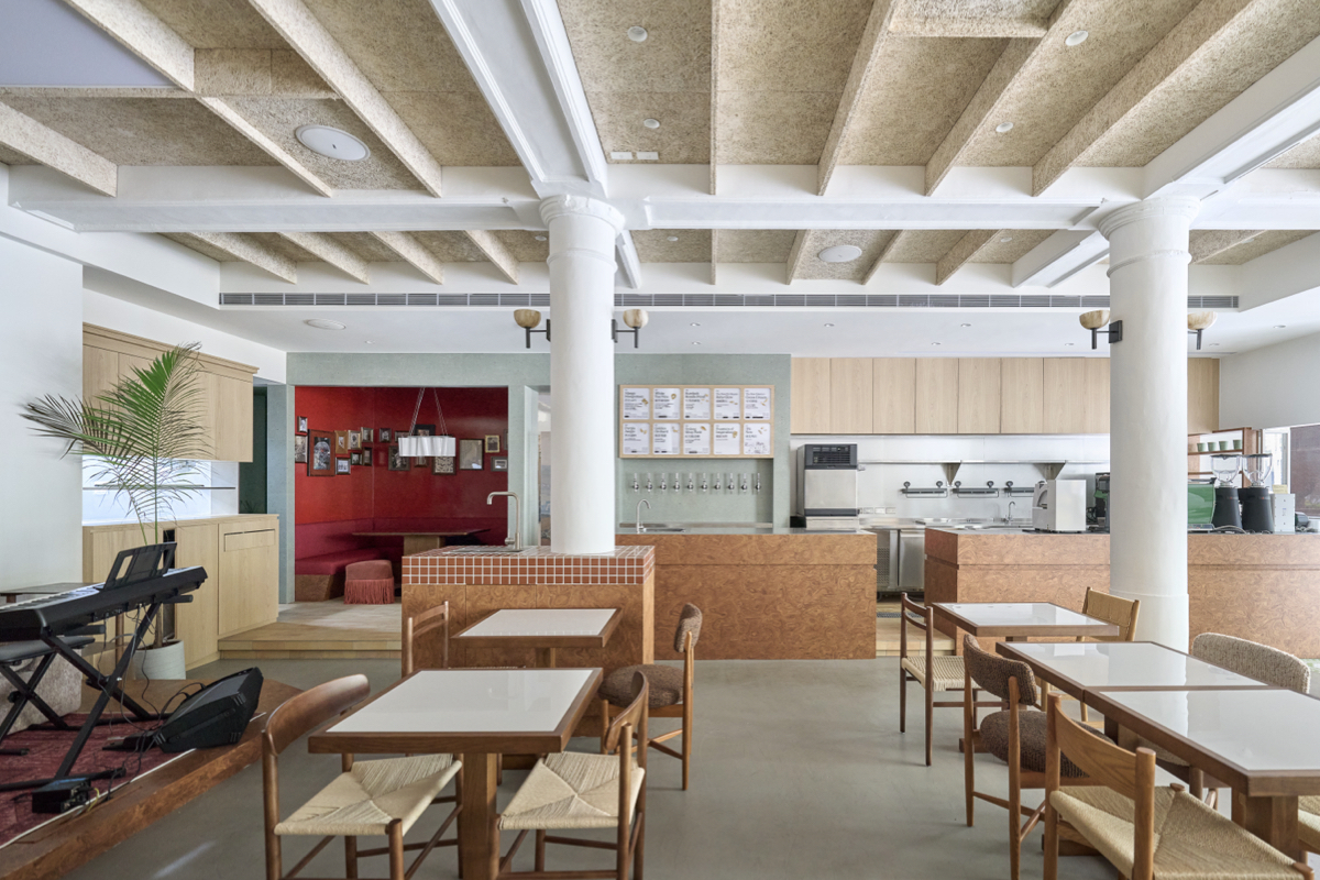 台北「Local Local Park」全日餐酒館，結合泰式餐桌、現場駐唱的城市客廳