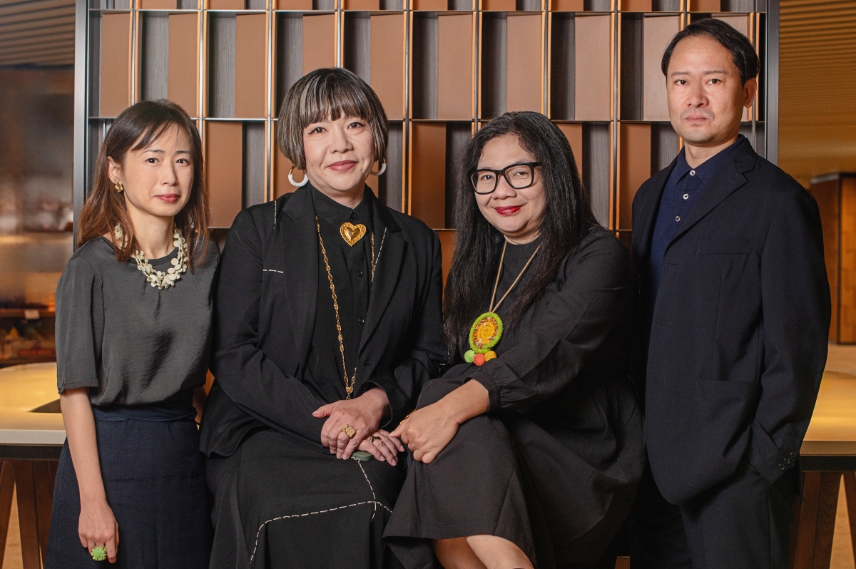 由左至右：東京森美術館館長片岡真實、香港M+視覺藝術策展人譚雪凝、雅加達策展人Alia Swastika，以及森美術館資深策展人德山拓一。（圖片提供：Art Basel與Ben Marans）