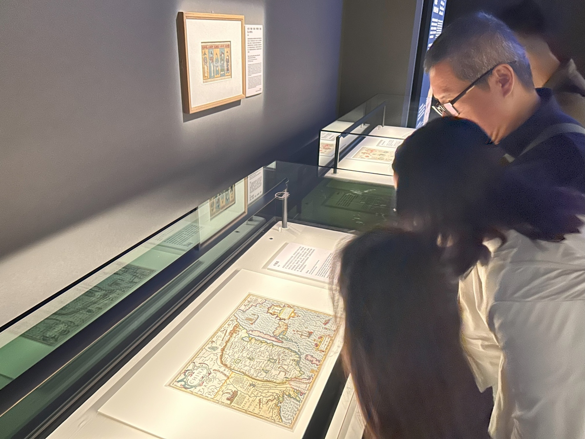 九州國立博物館典藏的約多庫斯·洪第烏斯〈中國圖〉，呈現歐洲視角下的東亞想像。（圖片提供：故宮南院）