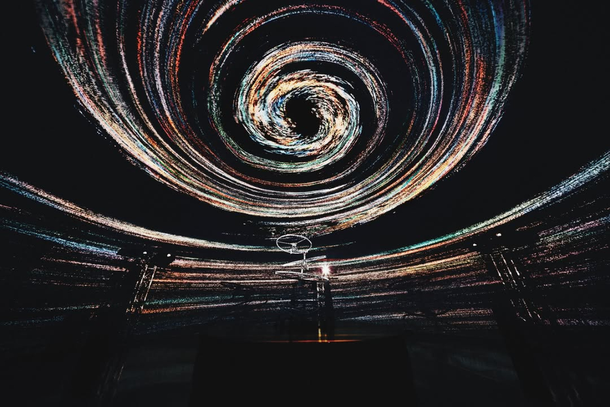 香港FutureScope特展《浪書——筆陣圖》，用科技藝術重構書法筆觸、水袖舞身段