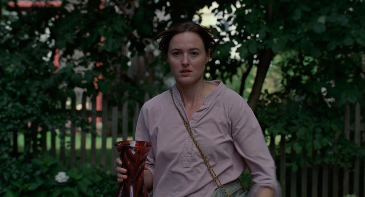 蕾娜特萊茵斯薇的內斂演技，為角色強行自我疏離、事實上又深陷情緒之中的狀態帶來絕佳詮釋。（圖片提供：海鵬影業）