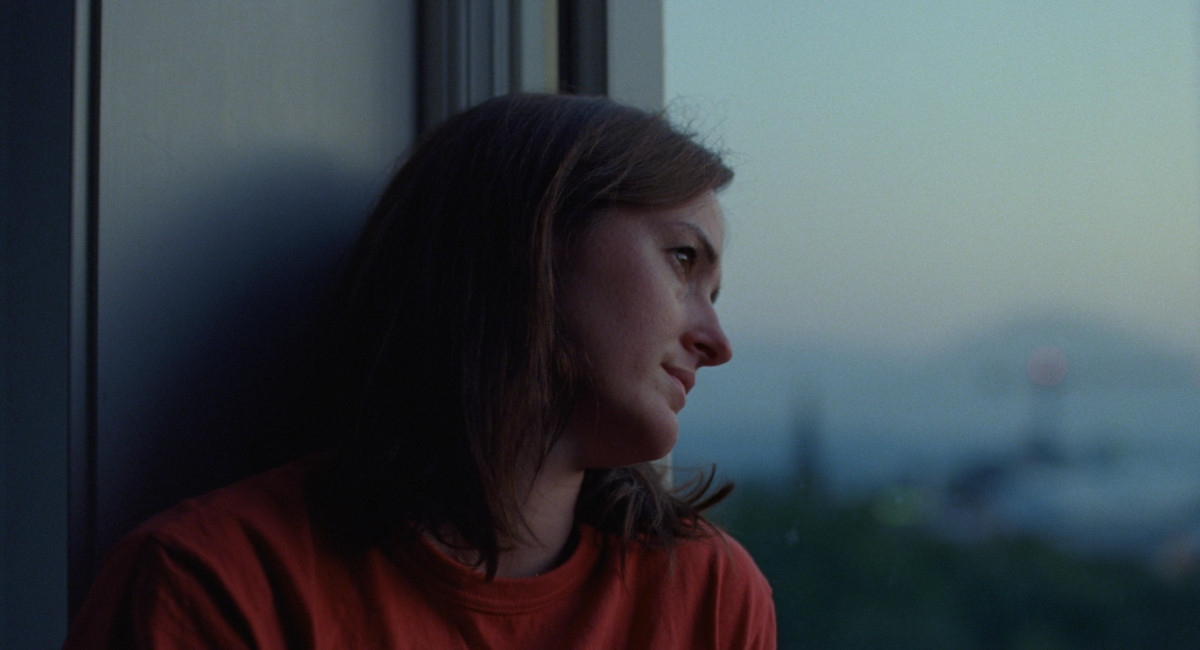 蕾娜特萊茵斯薇自出道作《八月三十一日，我在奧斯陸》起即與尤沃金提爾頻頻合作，諾拉一角甚是《世界上最爛的人》拍攝結束後，導演起筆為她量身打造的。（圖片提供：海鵬影業）