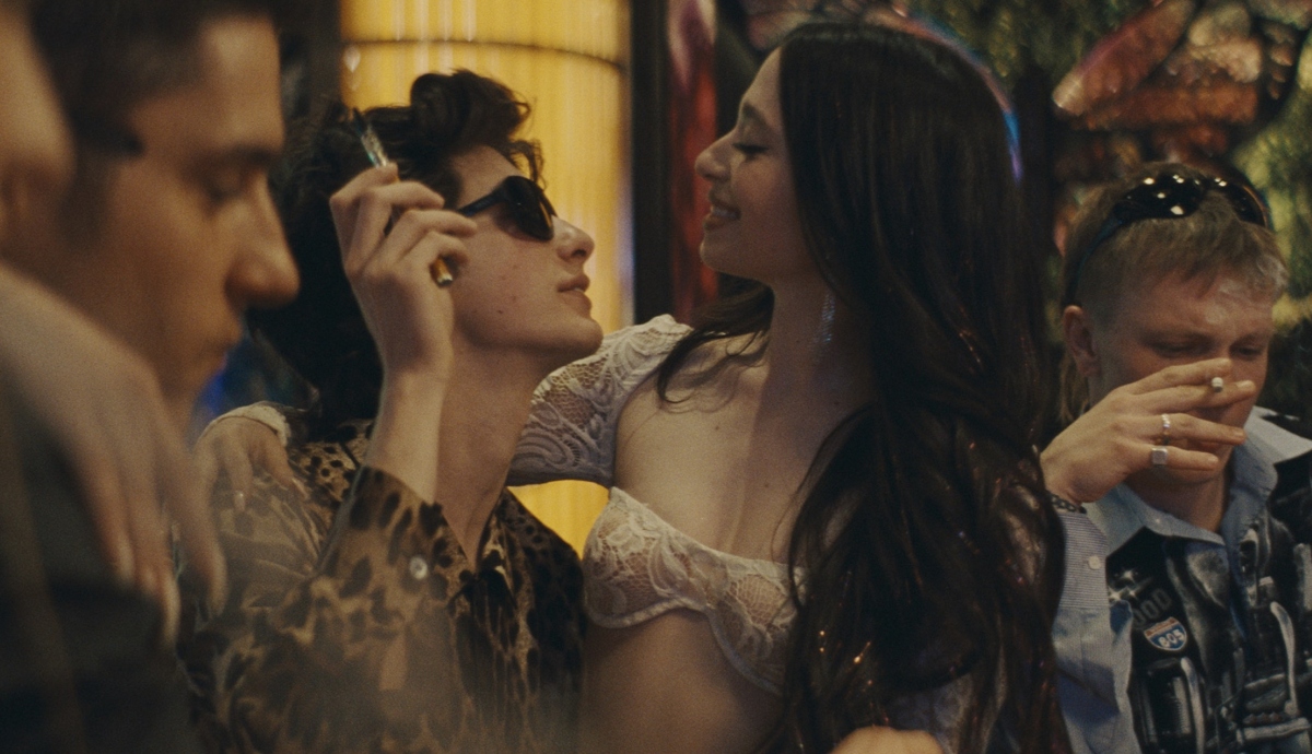 《艾諾拉》為非典型的性工作者愛情故事。（圖片提供：CATCHPLAY+）