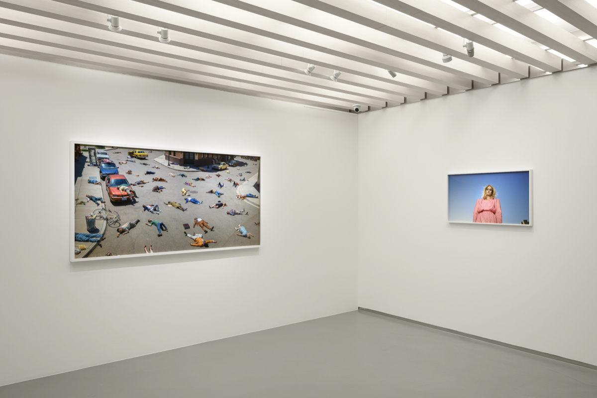 Alex Prager個展登陸TAO ART！電影美學造視覺迷宮，用荒謬美景反映當代集體焦慮