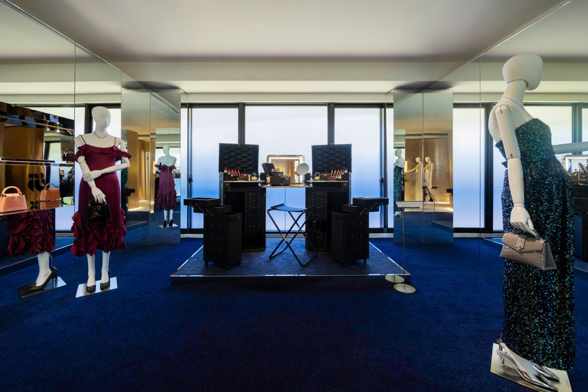 Malle Maquillage美容梳妝硬箱，參考價格 NT$13,500,000；不僅整組可展開成為梳妝桌、配有座椅，鏡子甚可調節燈光顏色及亮度。（圖片提供：Louis Vuitton）