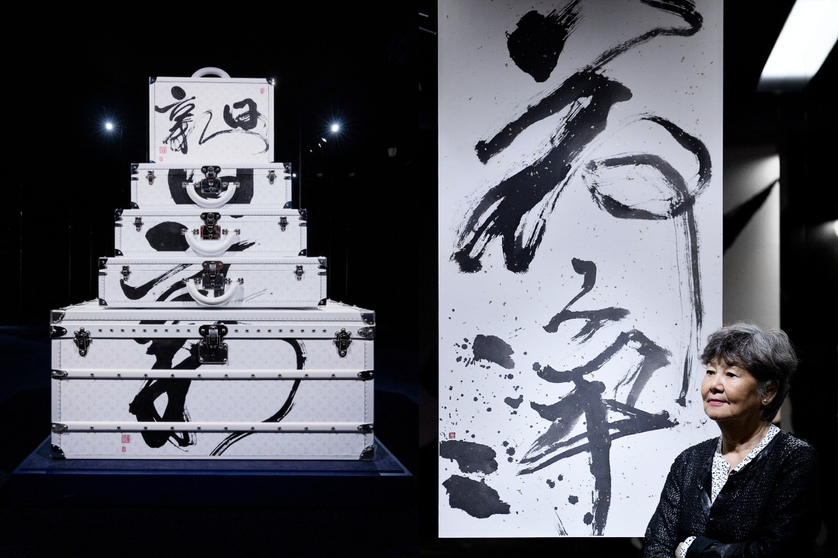 董陽孜與路易威登攜手打造台灣限定硬箱，每款皆在箱蓋左下方落款。圖為「日新」、「日日新」、「又日新」書法彩繪五層硬箱塔，參考價格 NT$5,040,000／組。（圖片提供：Louis Vuitton，右圖自在工作室版權所有）