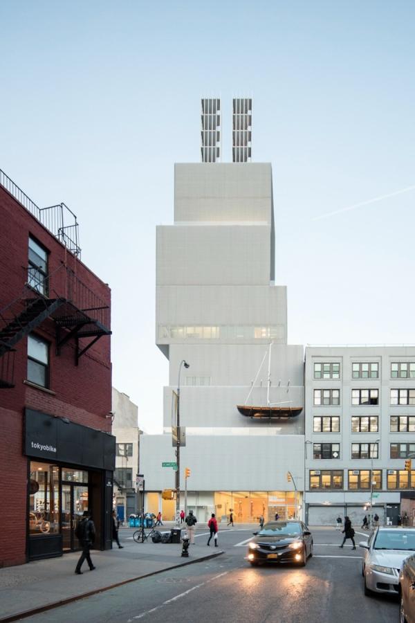 紐約最前衛美術館New Museum重啟，SANAA與OMA共創「扭轉白盒」建築奇景