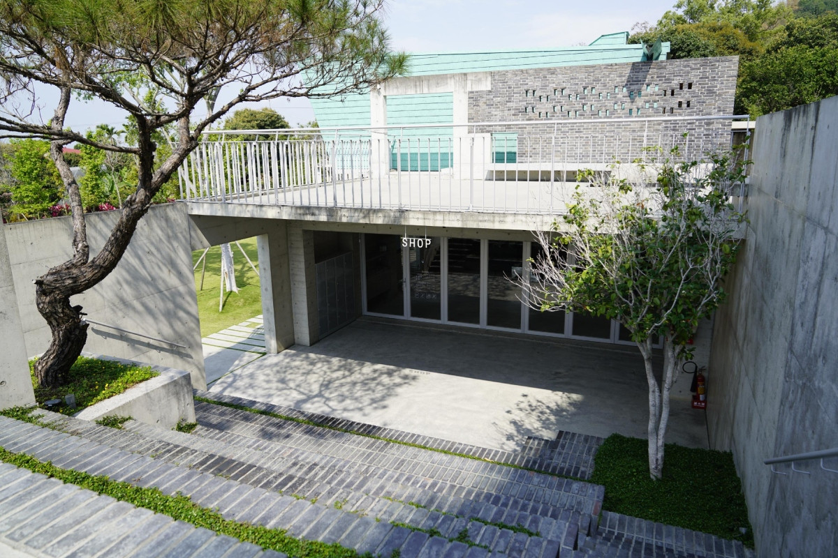 文創商店獨立於展覽館外。（圖片提供：毓繡美術館）