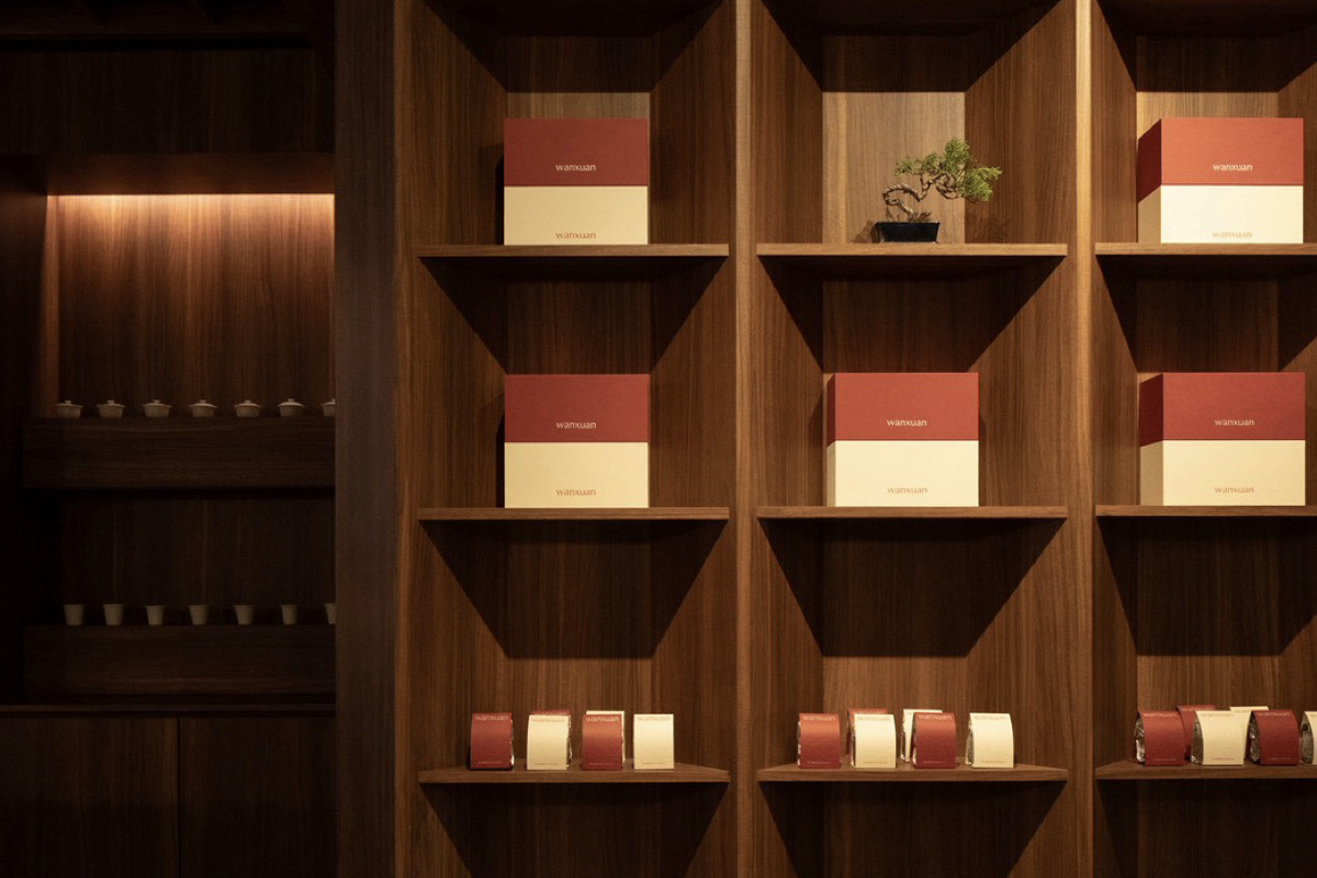 到台中「萬軒茶室」當代茶館，喝懂東方美人、古樹普洱的究極風味