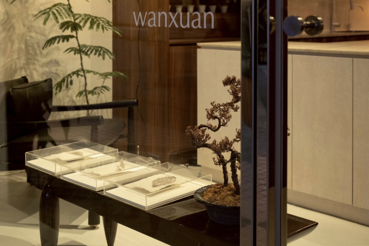 到台中「萬軒茶室」當代茶館，喝懂東方美人、古樹普洱的究極風味