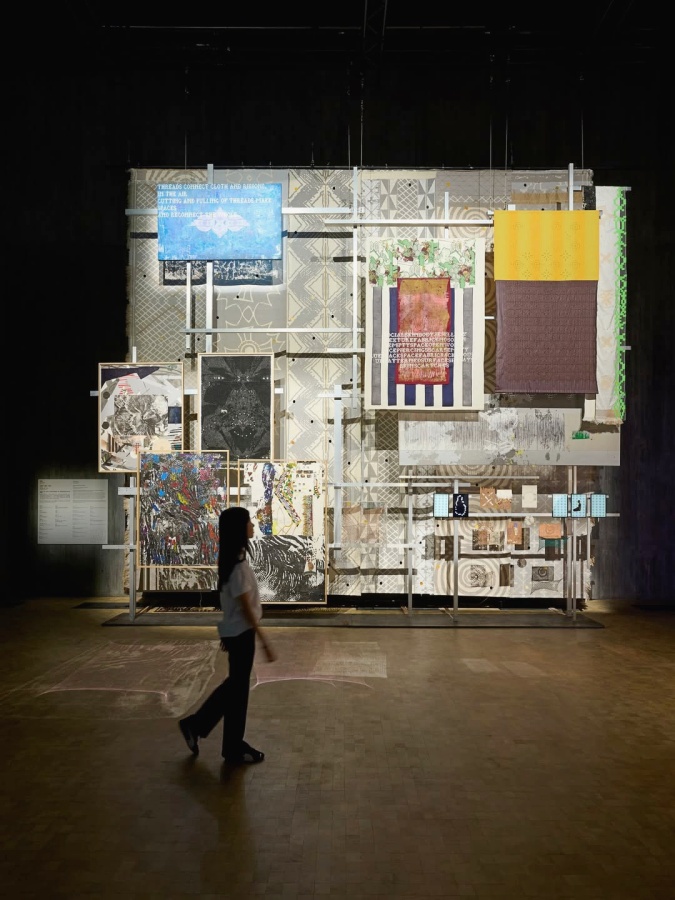 〈去連接、去鑿洞、去抽紗〉（2025）於「希克獎 2025」展覽現場，2025年。（攝影：鄭樂天；圖片提供：M+）