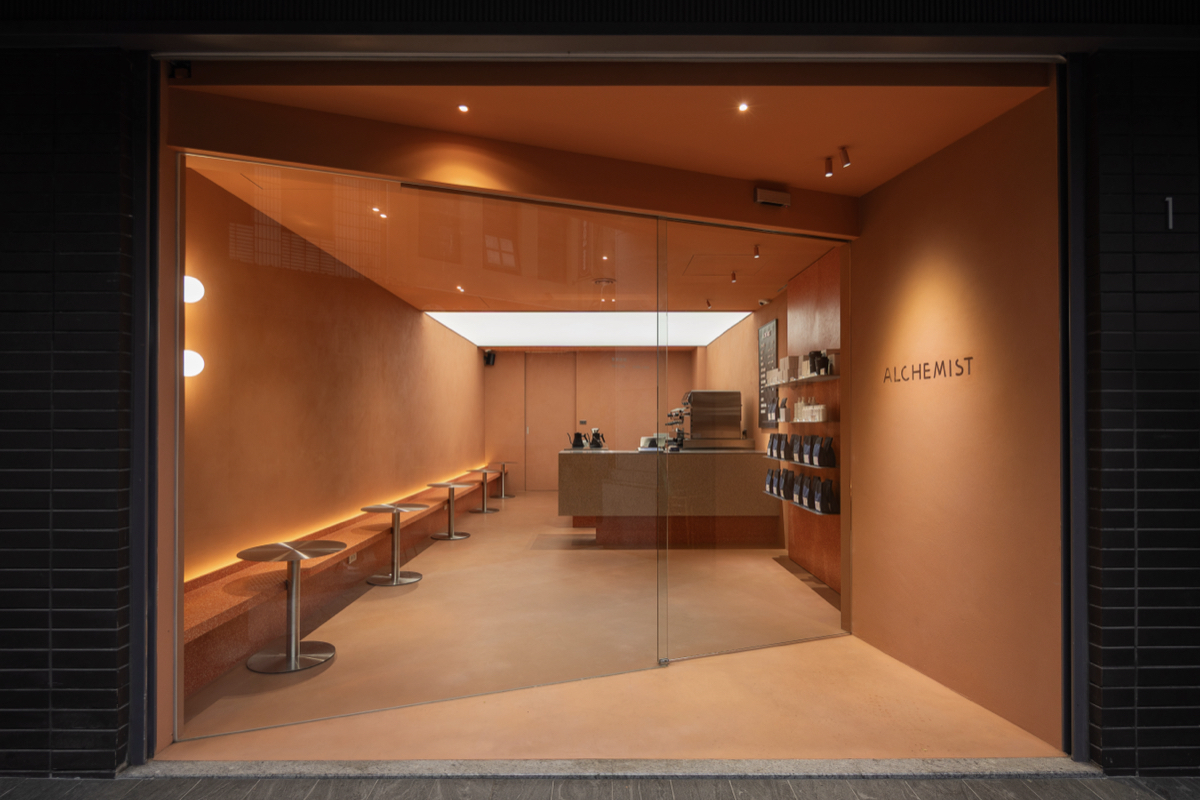 新加坡精品咖啡Alchemist大安店開幕！百年日式老屋、自家烘焙、咖啡渣再生家具等亮點