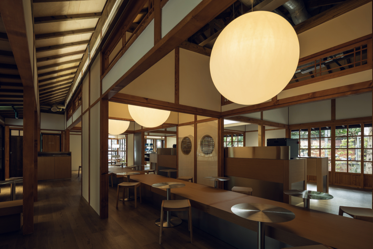 新加坡精品咖啡Alchemist大安店開幕！百年日式老屋、自家烘焙、咖啡渣再生家具等亮點