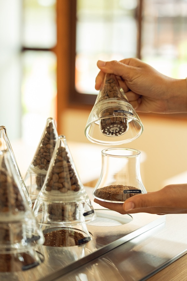 新加坡精品咖啡Alchemist大安店開幕！百年日式老屋、自家烘焙、咖啡渣再生家具等亮點