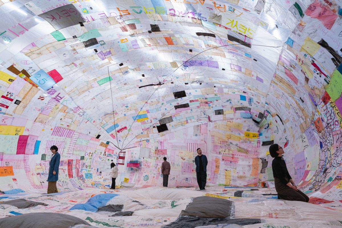 托馬斯．薩拉切諾，〈太陽能飛行博物館〉，2023-2026。（圖片提供：新北市美術館，攝影：林冠名） Tomás Saraceno, Museo Aero Solar, 2023-2026  (Courtesy of New Taipei City Art Museum, Photo_ Lin Guan-ming)