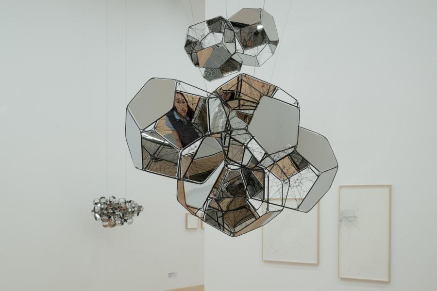 「熱力學的想像」展間一隅。（圖片提供：新北市美術館，攝影：林軒朗） A view of the gallery of Thermodynamic Imaginary.