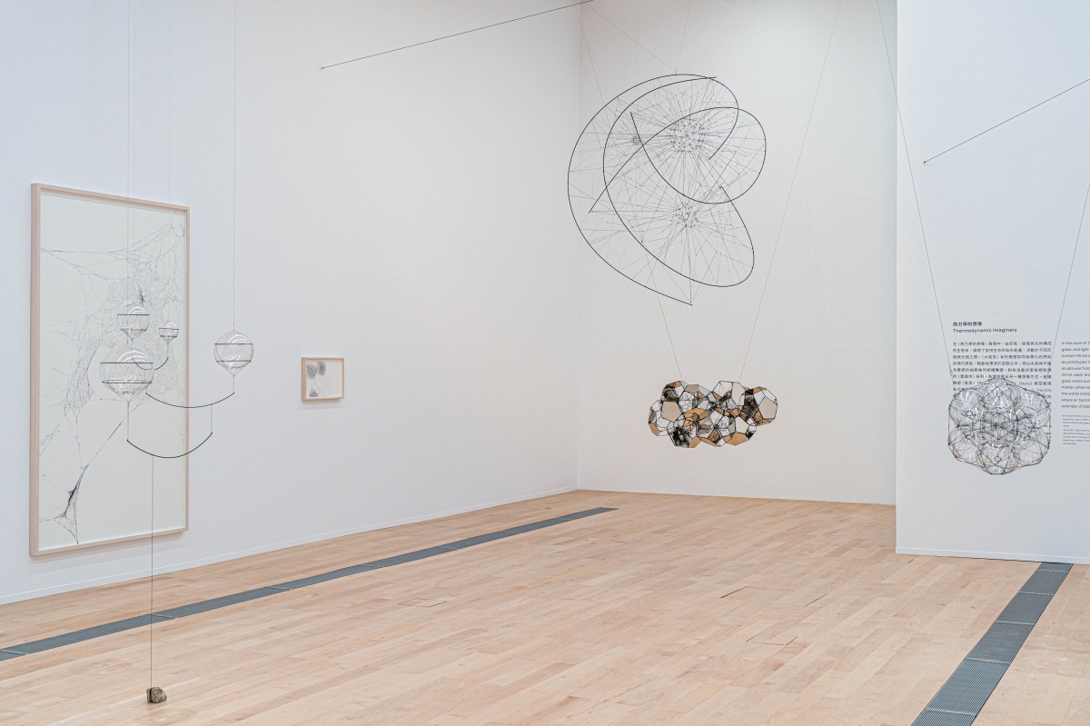 「熱力學的想像」展間一隅。（圖片提供：新北市美術館，攝影：林軒朗） 