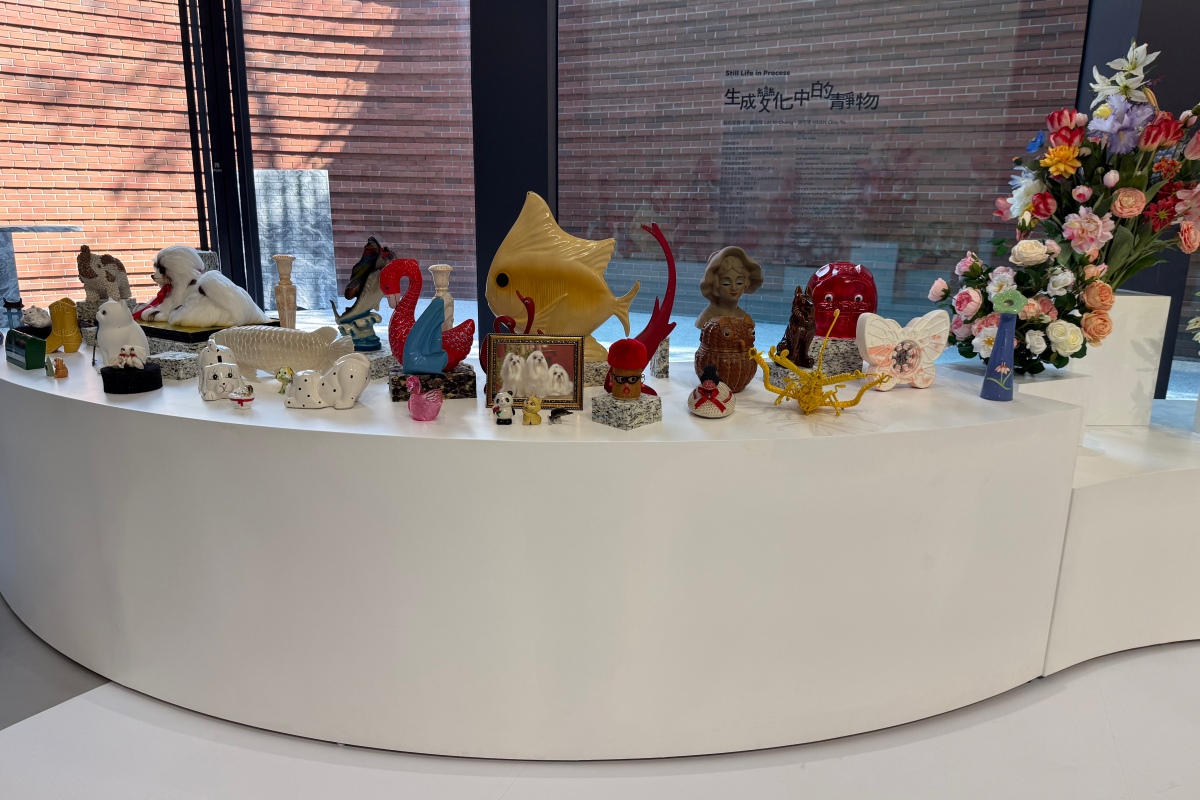 在自由畫室中，你可以是藝術家，擺設道具畫出靜物畫，也可以是被畫的模特兒。（攝影：Adela Cheng） 