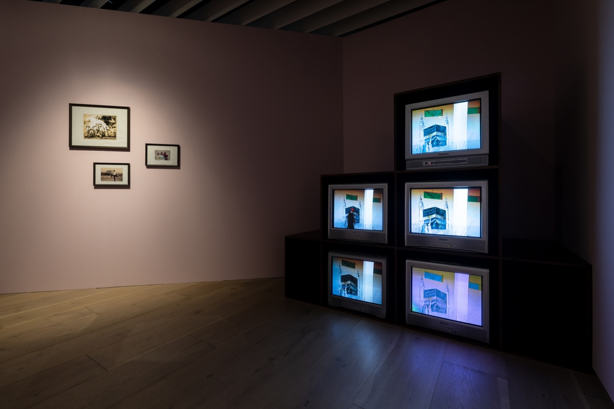 斯里蘭卡藝術家阿布都．哈里克．阿濟茲《異鄉異客》等多件影像、家庭照片與口述史料（圖片提供：忠泰美術館）