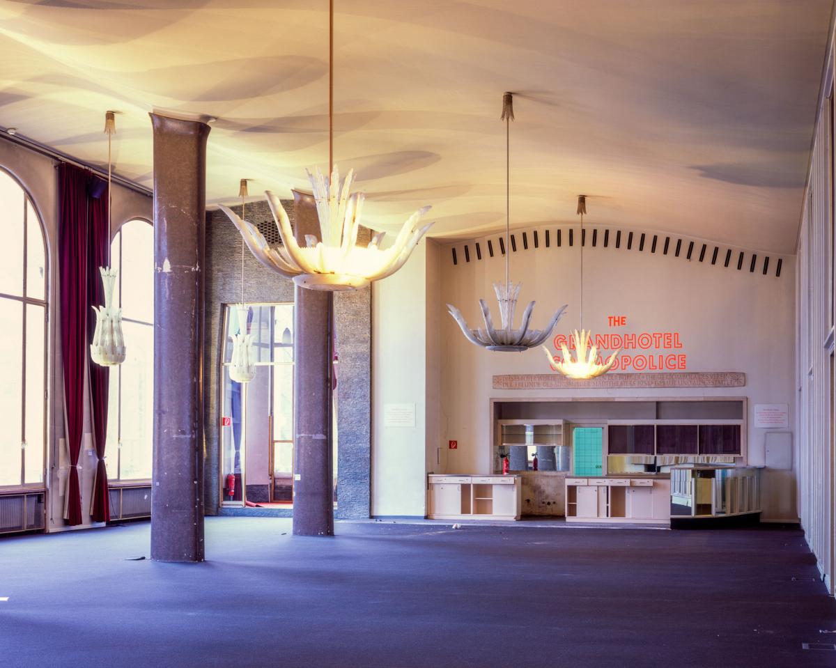 大廳（改建前），2018年 © Florian Waadt 與 Nikolas Hagele／奧格斯堡市