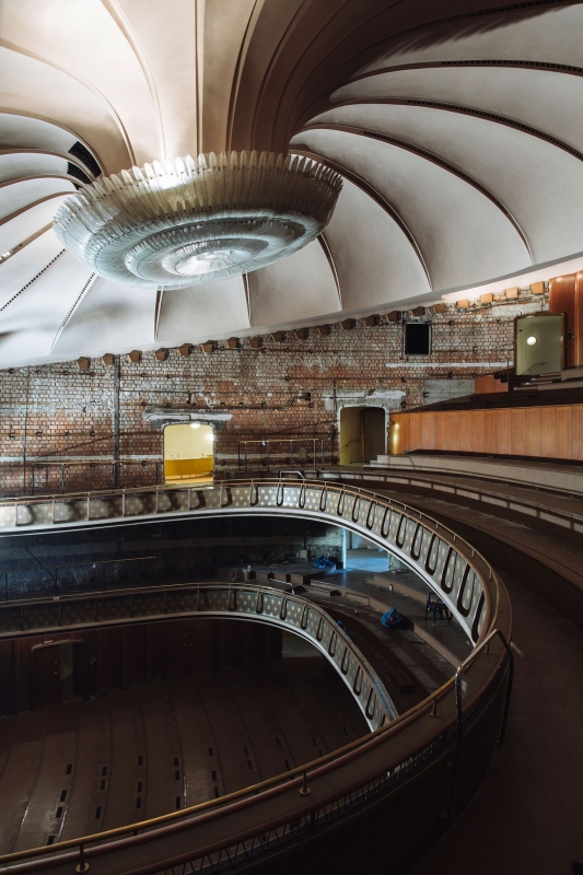 劇場大廳（整修期間），2019年 © Florian Waadt 與 Nikolas Hagele／奧格斯堡市