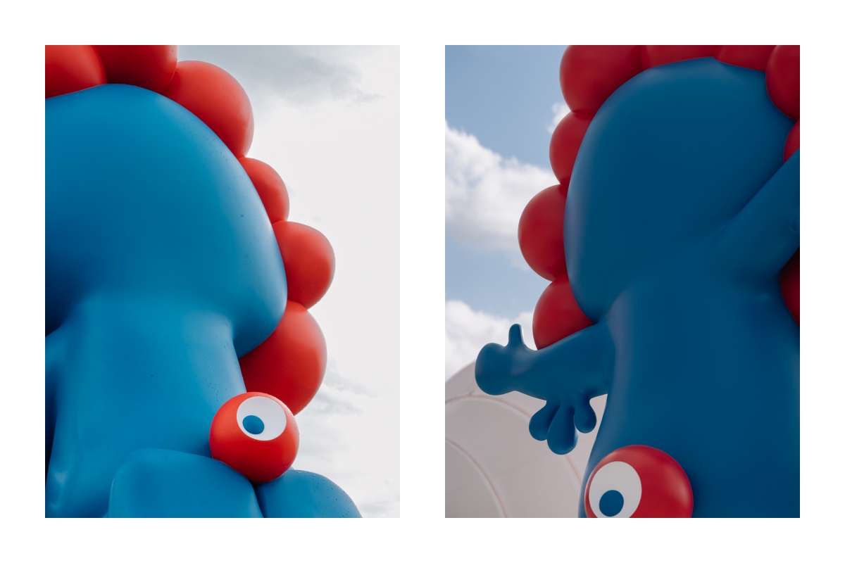 世博現場位於東門（左）、西門（右）的脈脈雕像。（攝影：蔡耀徵）